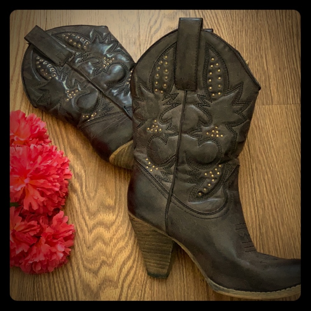 Brown Cowboy boots🤠